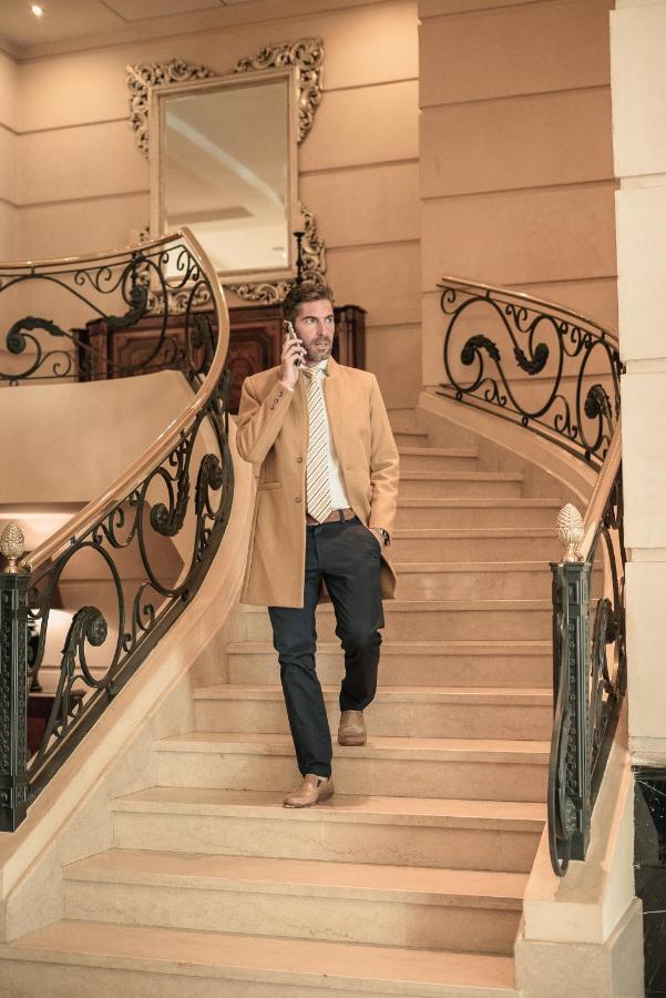 Diplomatichotel Mendoza Luaran gambar A man wearing a camel coat