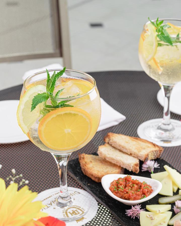 Diplomatichotel Mendoza Luaran gambar A glass of French 75